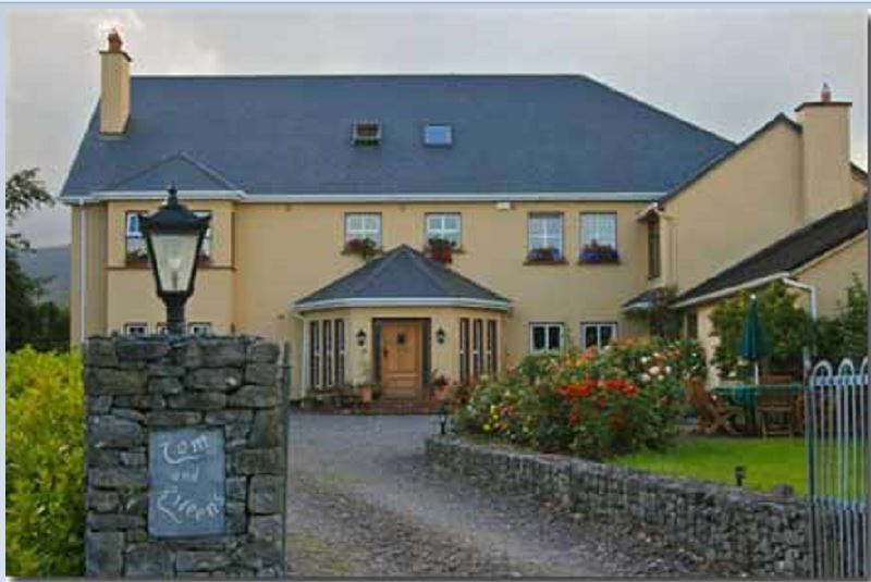 Tom & Eileen'S Farm Hotel Castlemaine Exterior foto